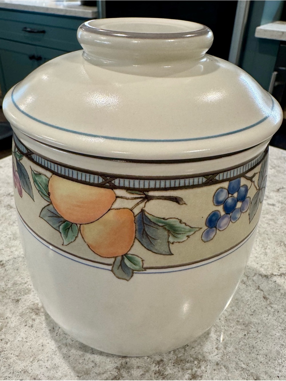 MEDIUM 6” MIKASA INTAGLIO GARDEN HARVEST CAC29 TEA COFFEE CANISTER JAR EUC